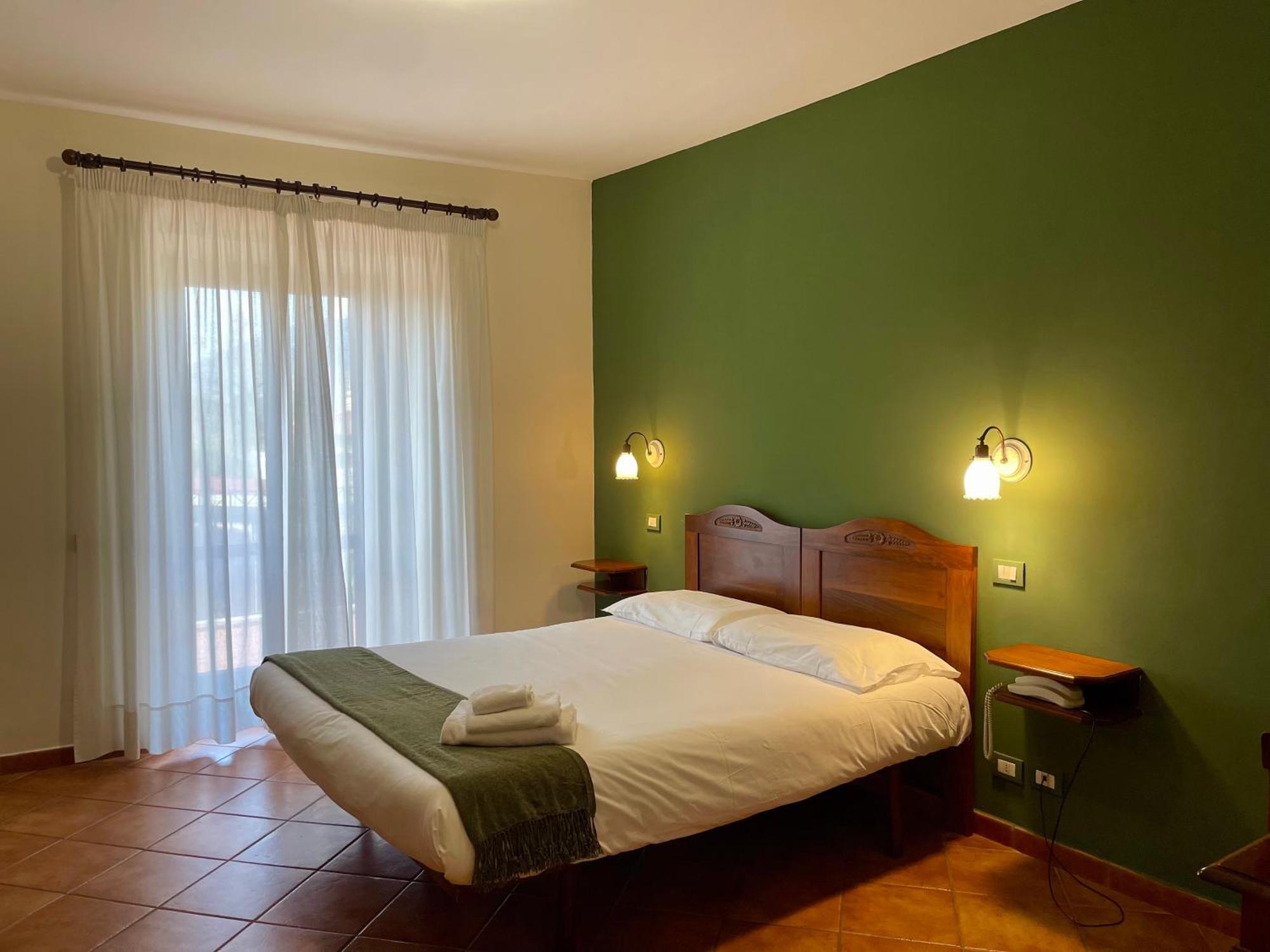 Mingone Hotel Ristorante Isola di Liri エクステリア 写真