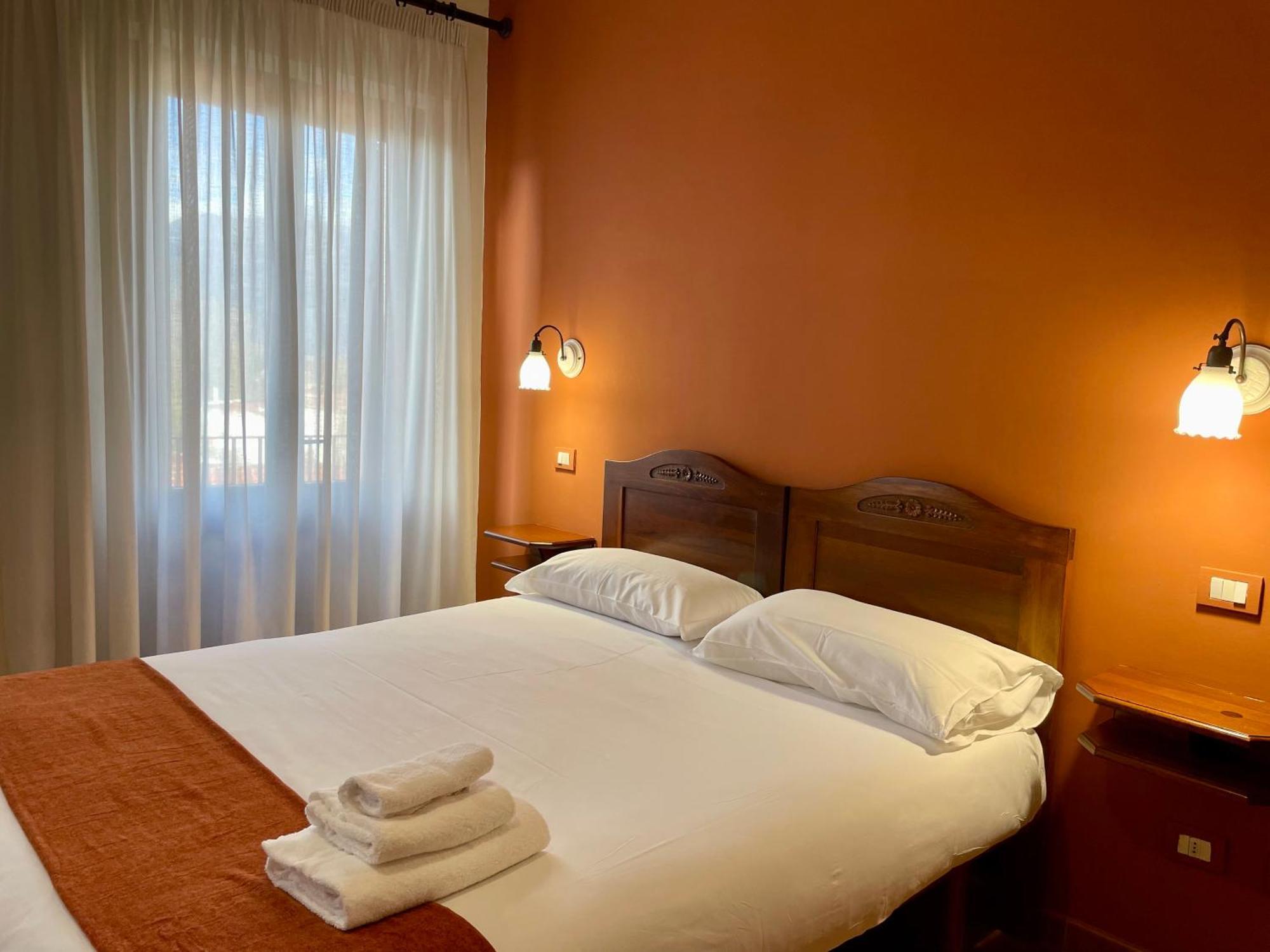 Mingone Hotel Ristorante Isola di Liri エクステリア 写真