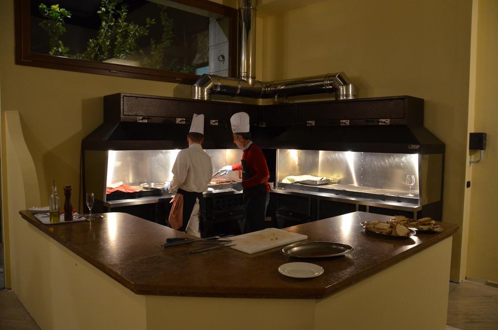 Mingone Hotel Ristorante Isola di Liri エクステリア 写真