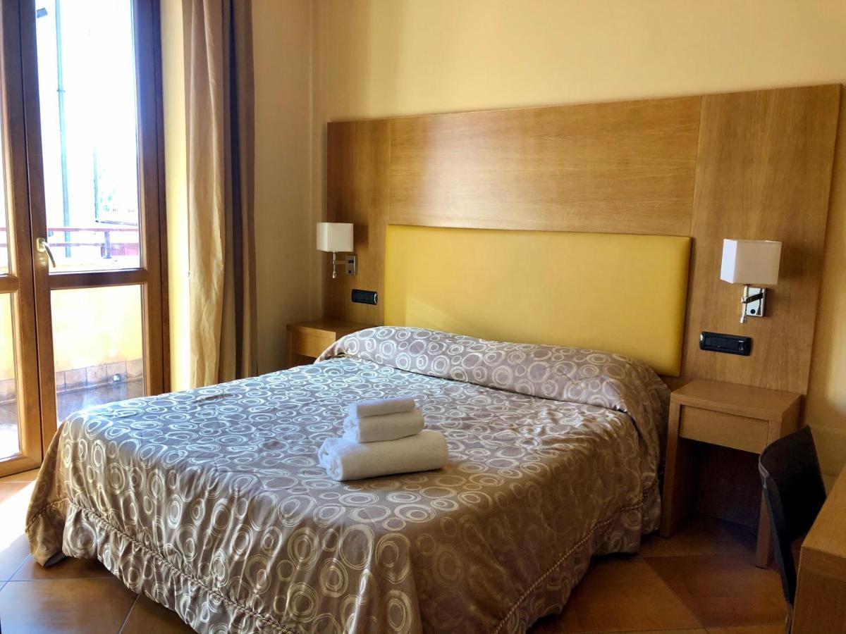 Mingone Hotel Ristorante Isola di Liri エクステリア 写真