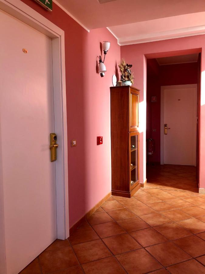 Mingone Hotel Ristorante Isola di Liri エクステリア 写真
